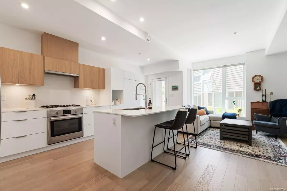 Victoria, BC V8S 1G3,1720 Fairfield Rd #103