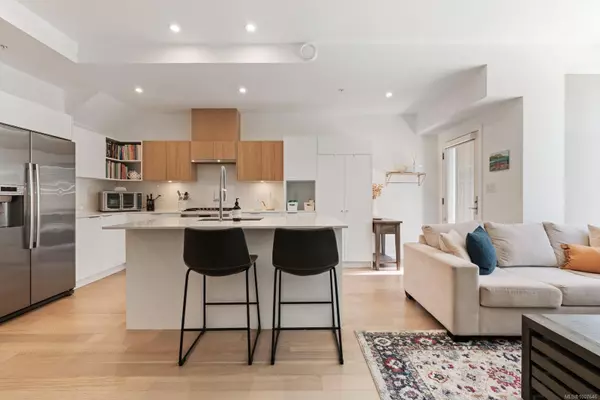 Victoria, BC V8S 1G3,1720 Fairfield Rd #103