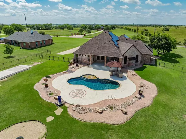 910 Angus Road, Waxahachie, TX 75167