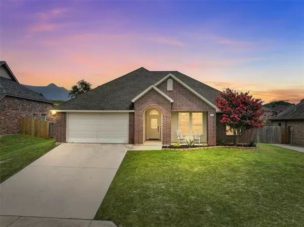145 Redbud Lane, Weatherford, TX 76086