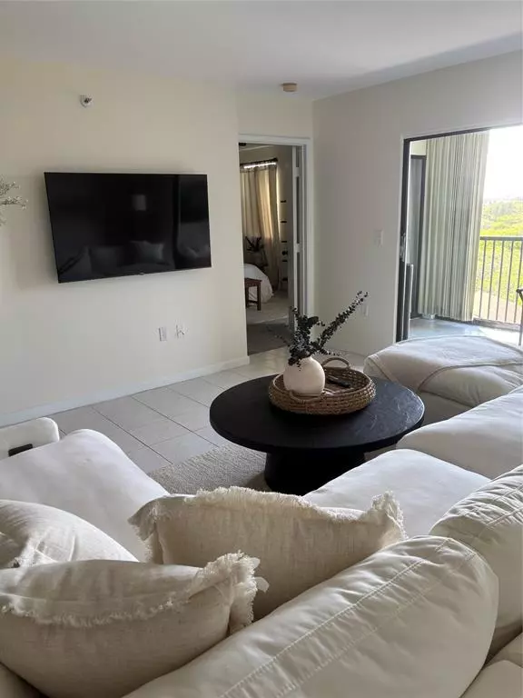 Pompano Beach, FL 33069,2334 S Cypress Bend Dr #810