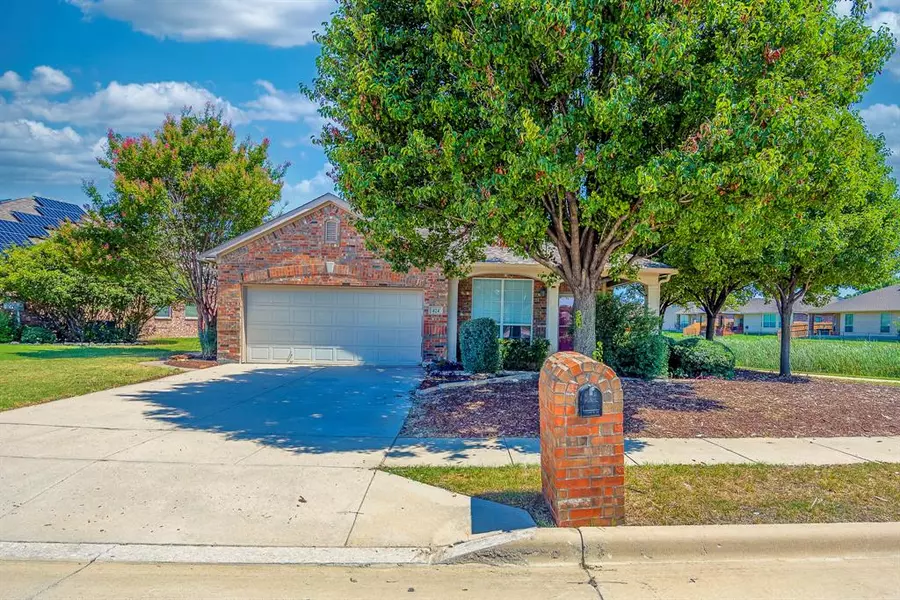 424 Baverton Lane, Fort Worth, TX 76052