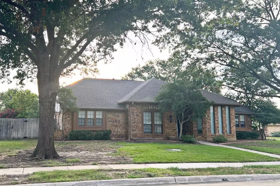 1601 Oak Creek Drive, Lewisville, TX 75077