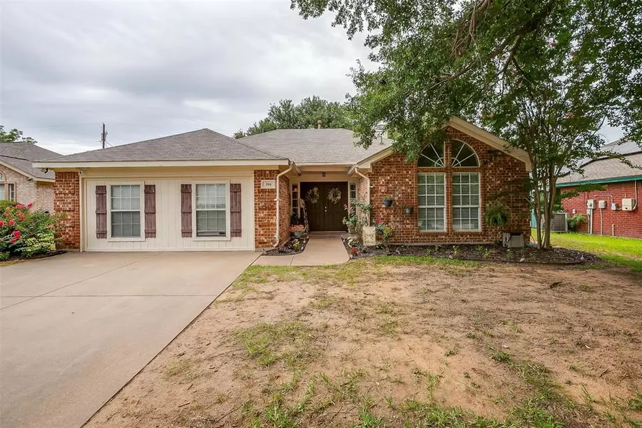304 Comanche Walk, Joshua, TX 76058