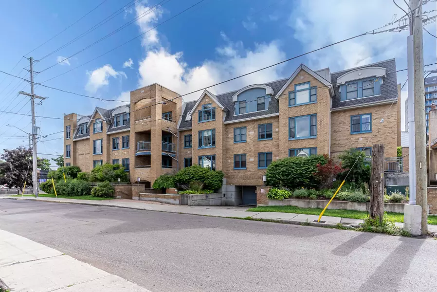 202 Hinchey AVE #211, West Centre Town, ON K1Y 1L7