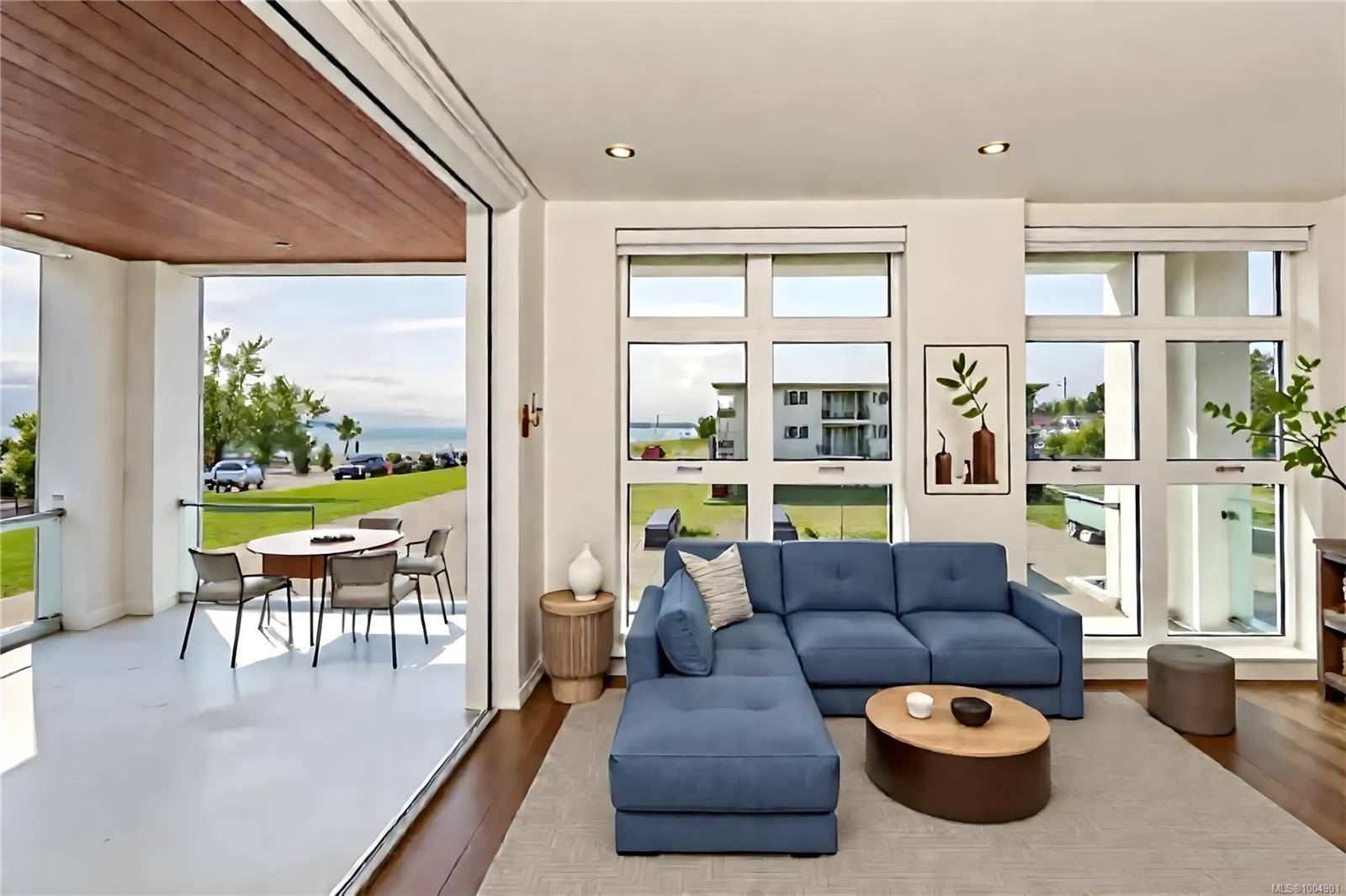 9570 Fifth St #204, Sidney, BC V8L 2W5