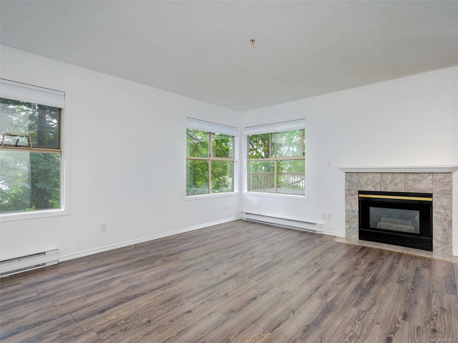 Saanich, BC V8X 1M5,3363 Glasgow Ave #101
