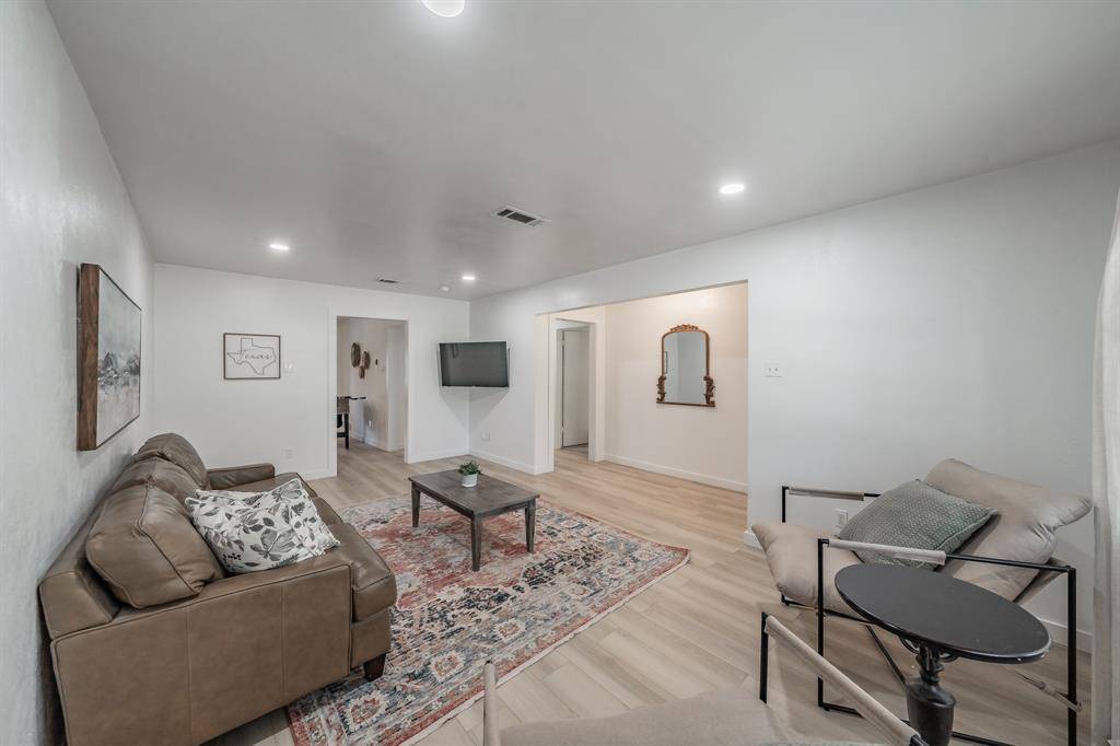 Farmers Branch, TX 75234,3048 Golfing Green Drive