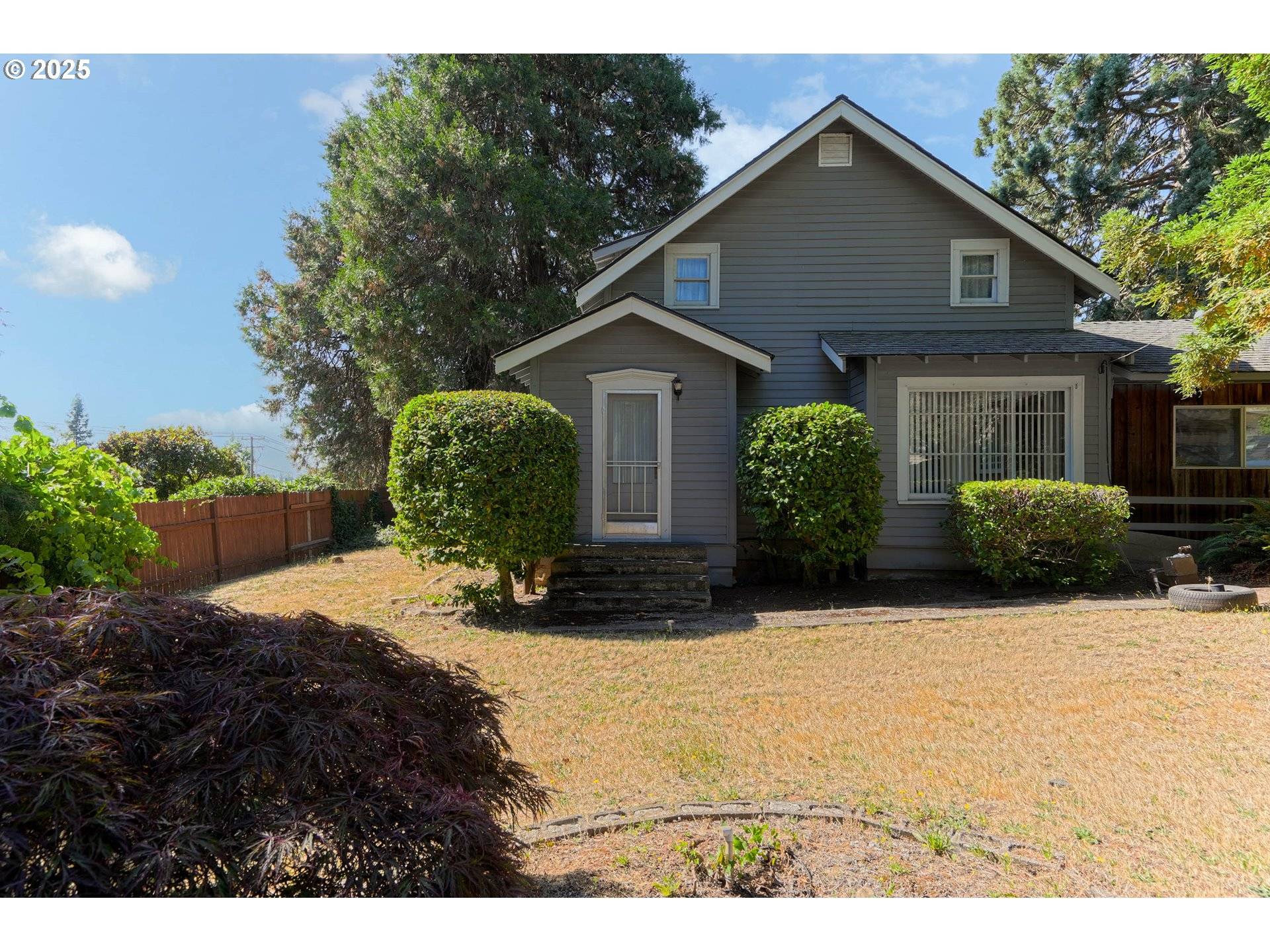 Salem, OR 97304,690 TULIP LN