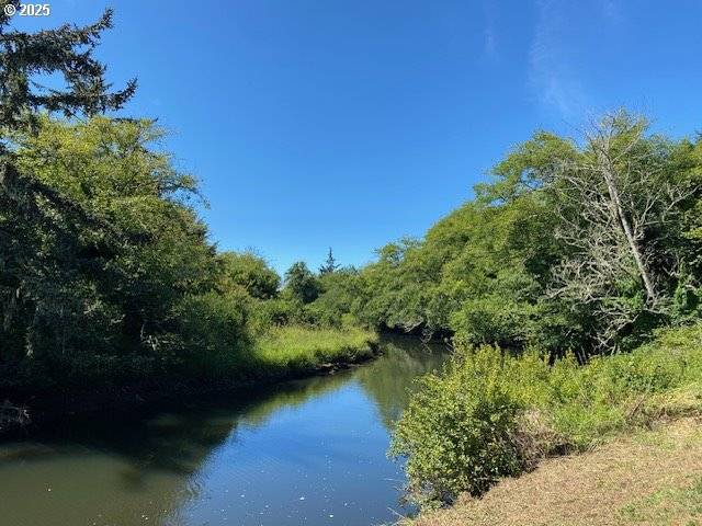 Lincoln City, OR 97367,320 S DRIFT CREEK RD
