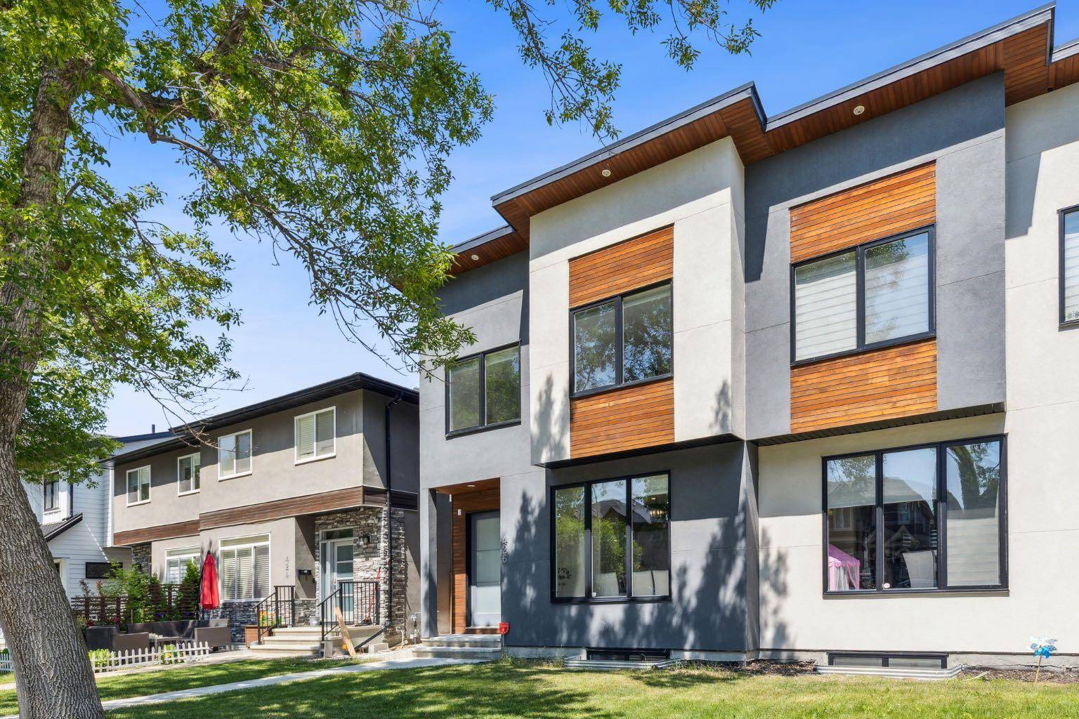 Calgary, AB T2E 1X1,426 24 AVE NE