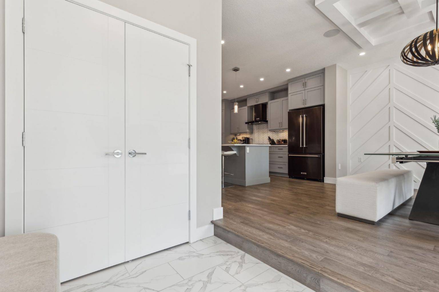 Calgary, AB T2E 1X1,426 24 AVE NE
