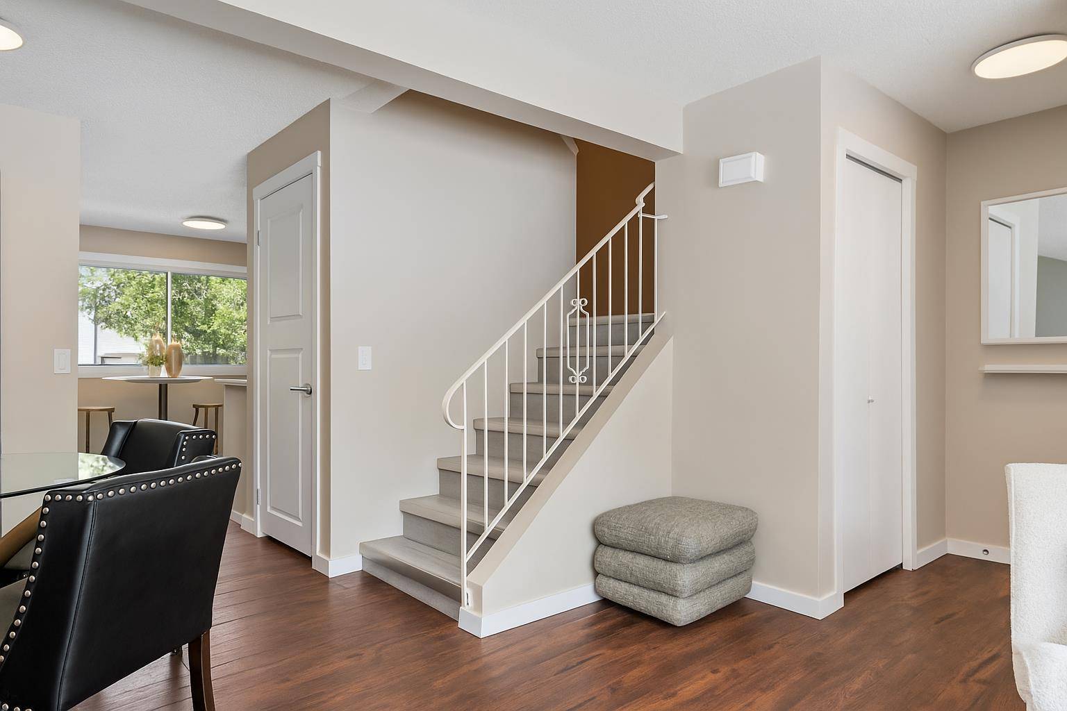 Calgary, AB T3K 2B2,380 Bermuda DR NW #19