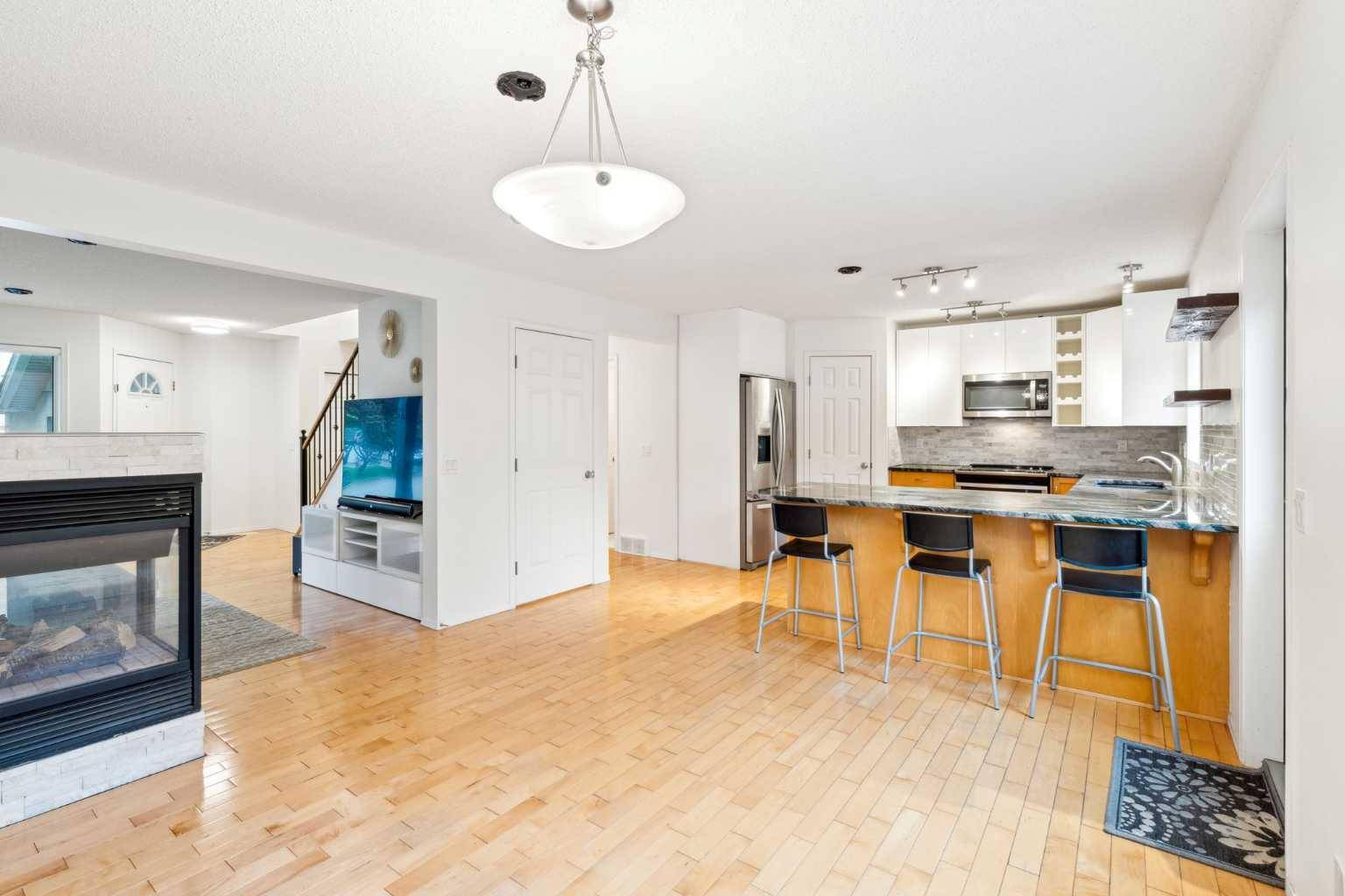 Calgary, AB T2Y 2W5,210 Millrise SQ SW