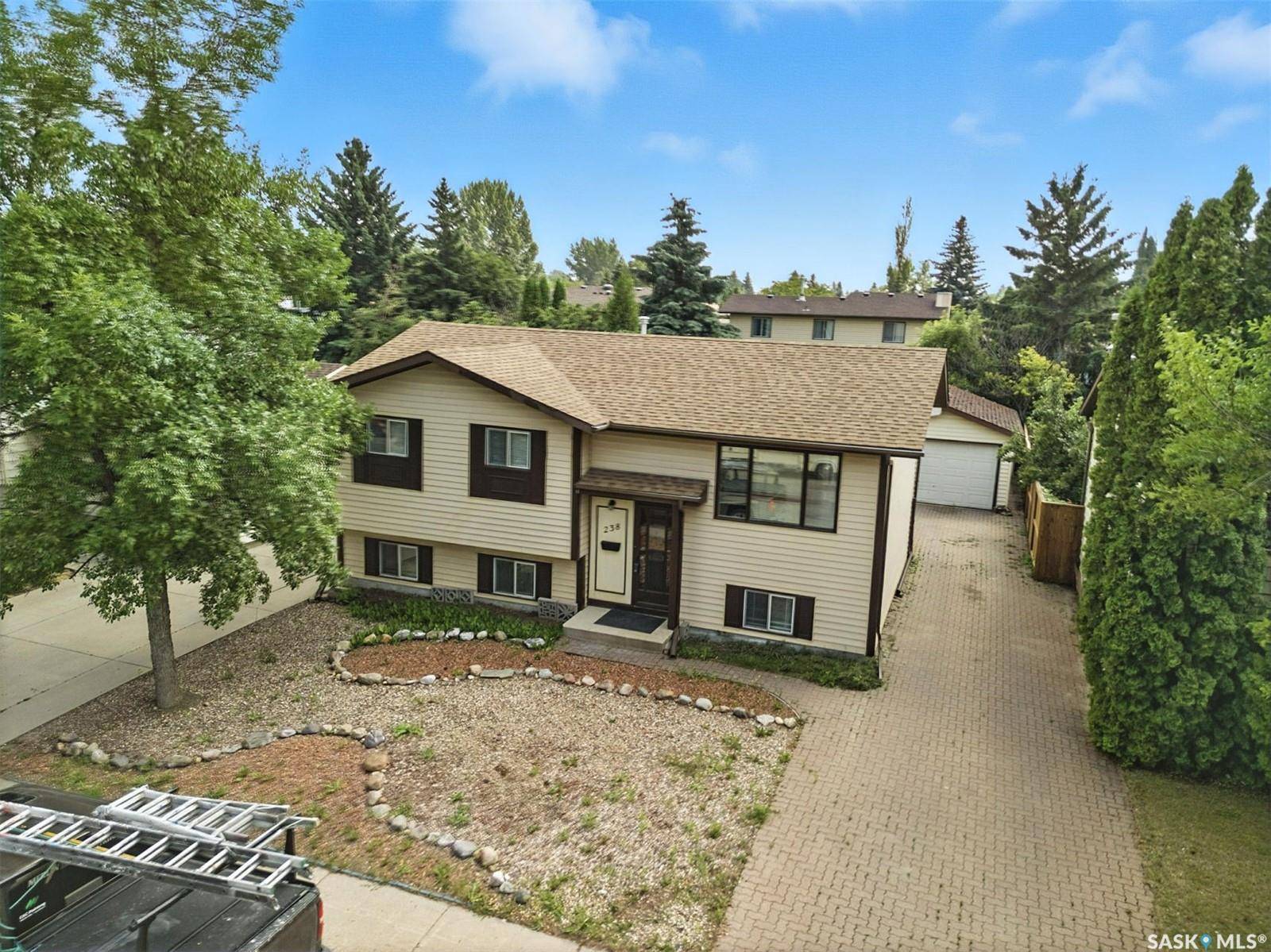 238 Stillwater DRIVE, Saskatoon, SK S7J 4K3