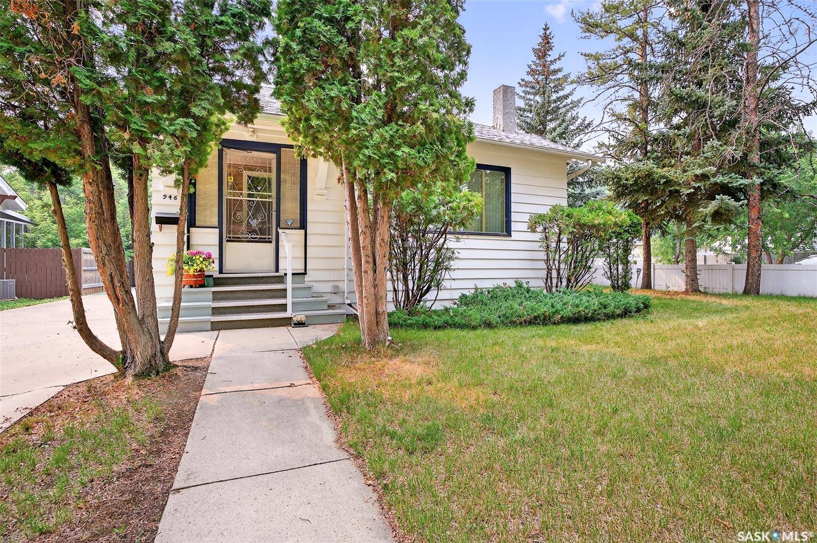 Moose Jaw, SK S6H 1C1,946 2nd AVENUE NE