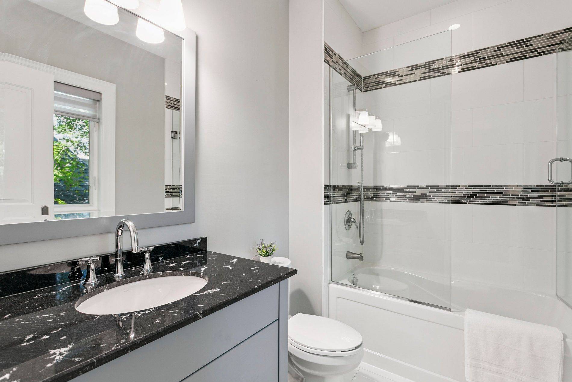 Mississauga, ON L5G 3W6,1290 Lakebreeze DR