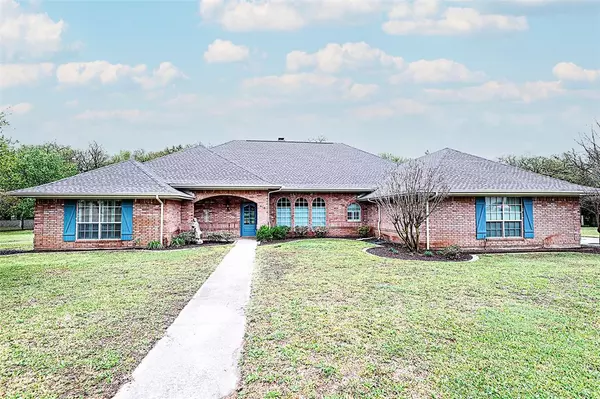 Bowie, TX 76230,813 Woodland Trail N