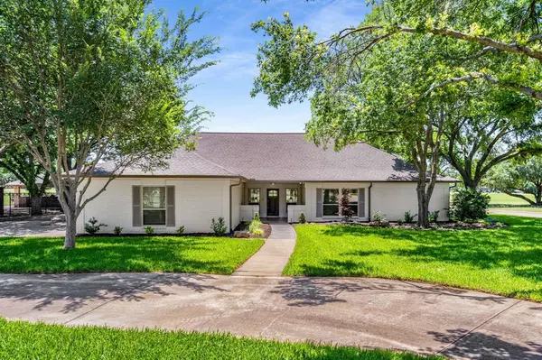 102 Fresh Meadow Drive, Trophy Club, TX 76262