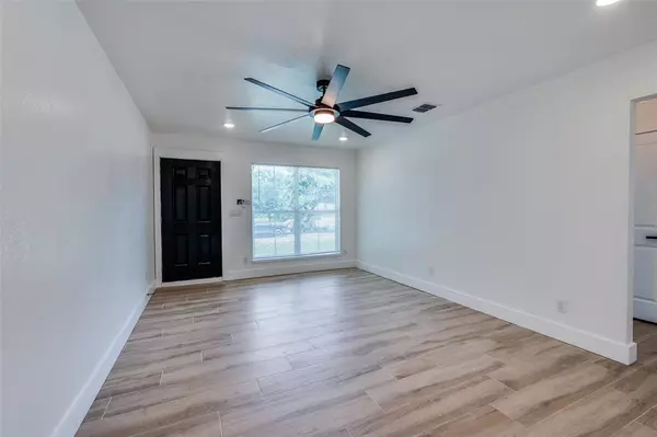 Fort Worth, TX 76112,912 Duff Court