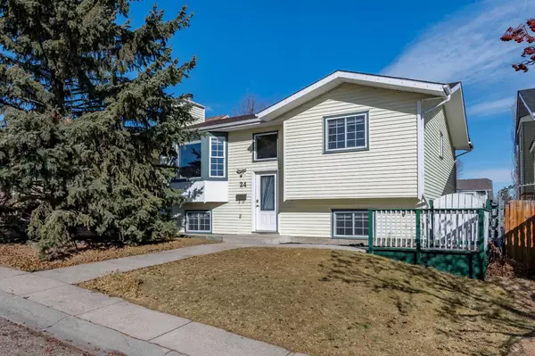 24 MacEwan Meadow Link Northwest, Calgary, AB T3K 3H4