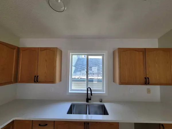 Calgary, AB T1Y 7E1,74 Anaheim CIR NE