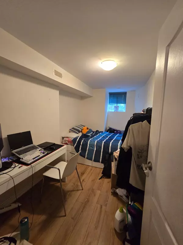 Toronto C01, ON M5T 1Z9,34 Ross ST #L2