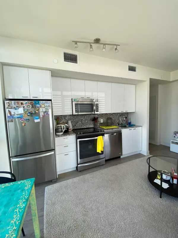 Toronto C10, ON M4P 1R2,30 ROEHAMPTON AVE #2802
