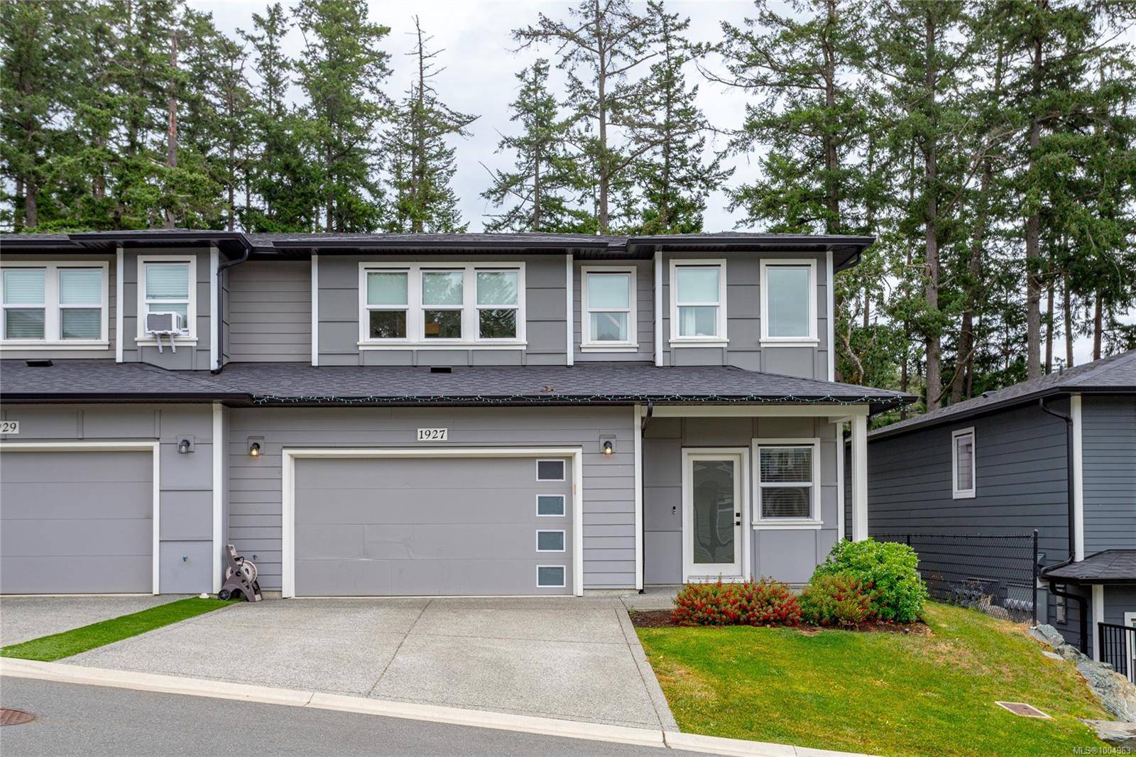 1927 West Park Lane, View Royal, BC V9B 3R9