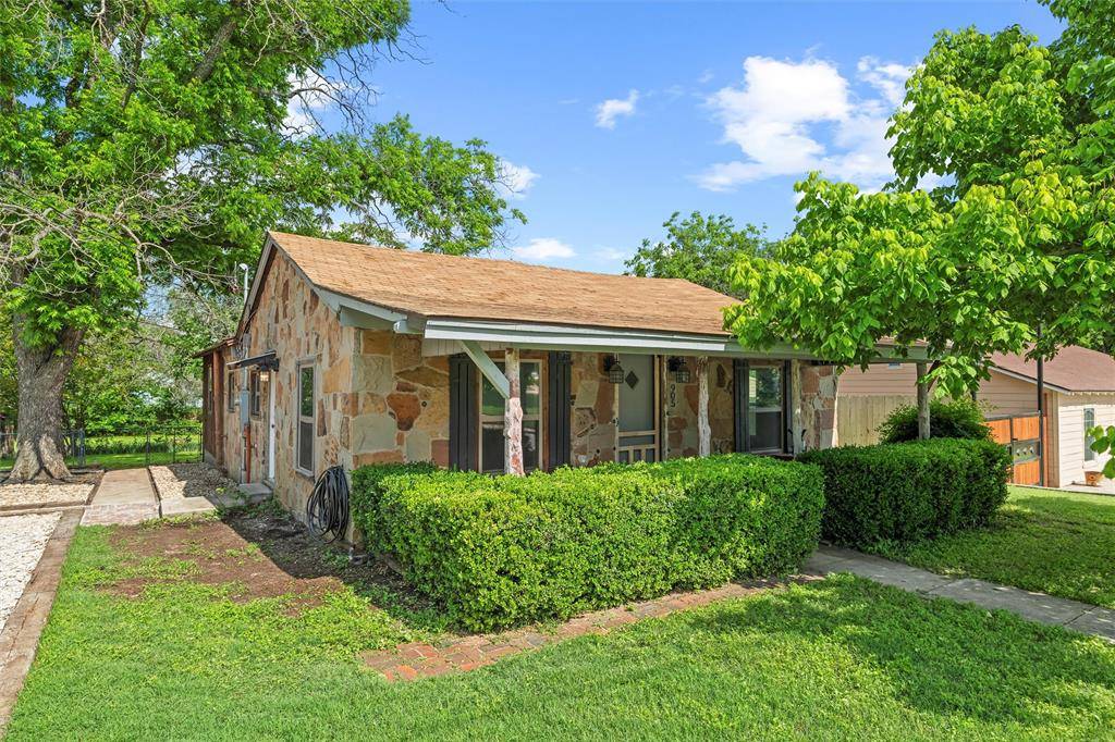 Weatherford, TX 76086,905 S Lamar Street