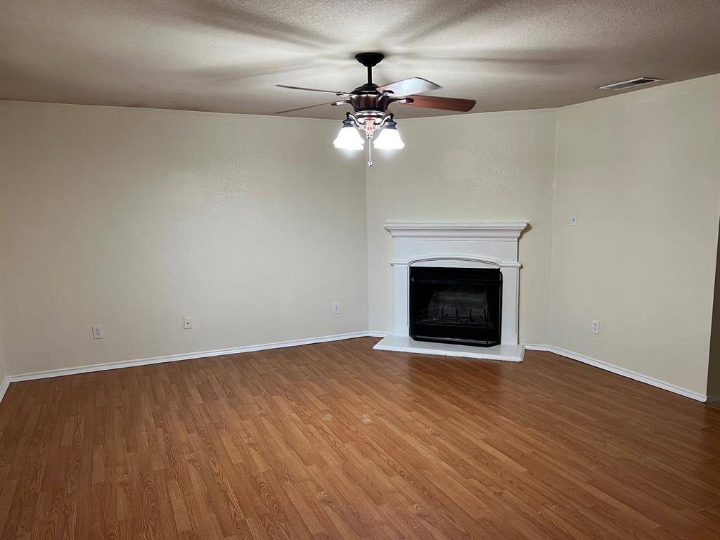 Burleson, TX 76028,421 Bretts Way