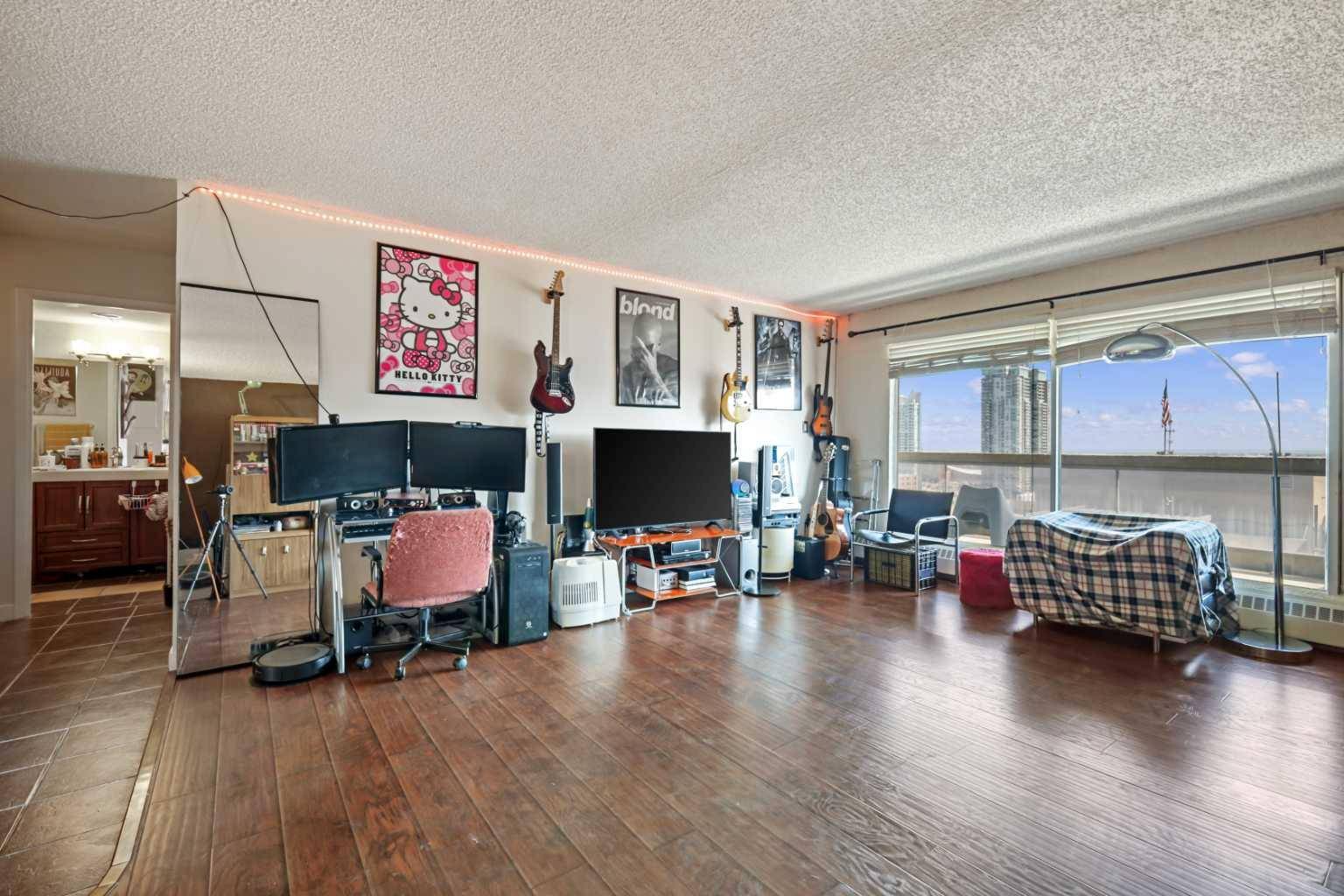 Calgary, AB T2G 0G4,221 6 AVE SE #2501