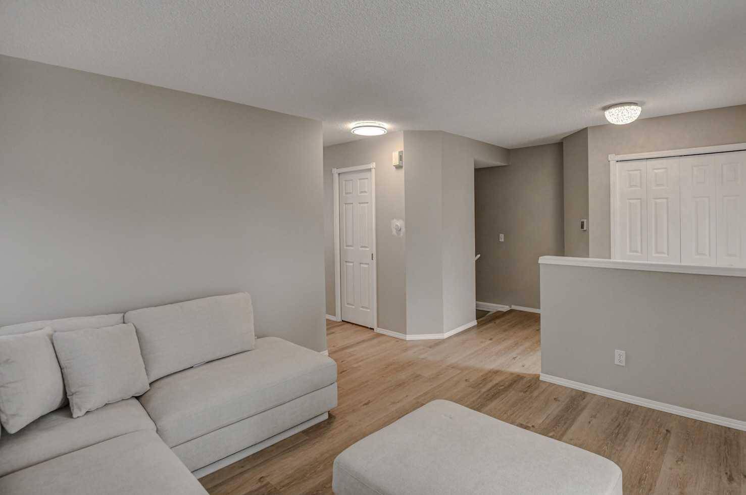 Calgary, AB T3K 4X1,1044 Country Hills CIR Northwest