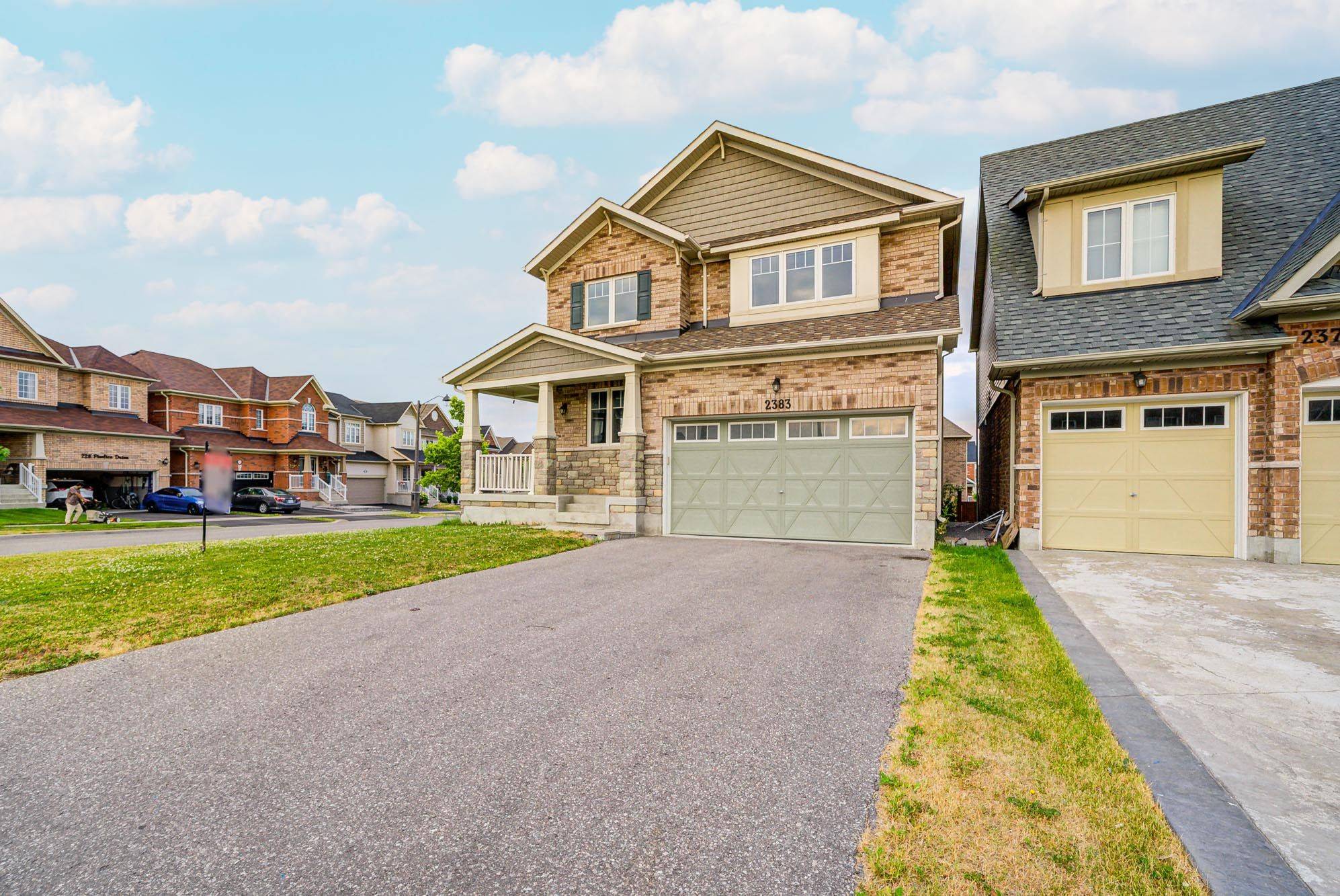 Oshawa, ON L1L 0L4,2383 Dobbinton ST