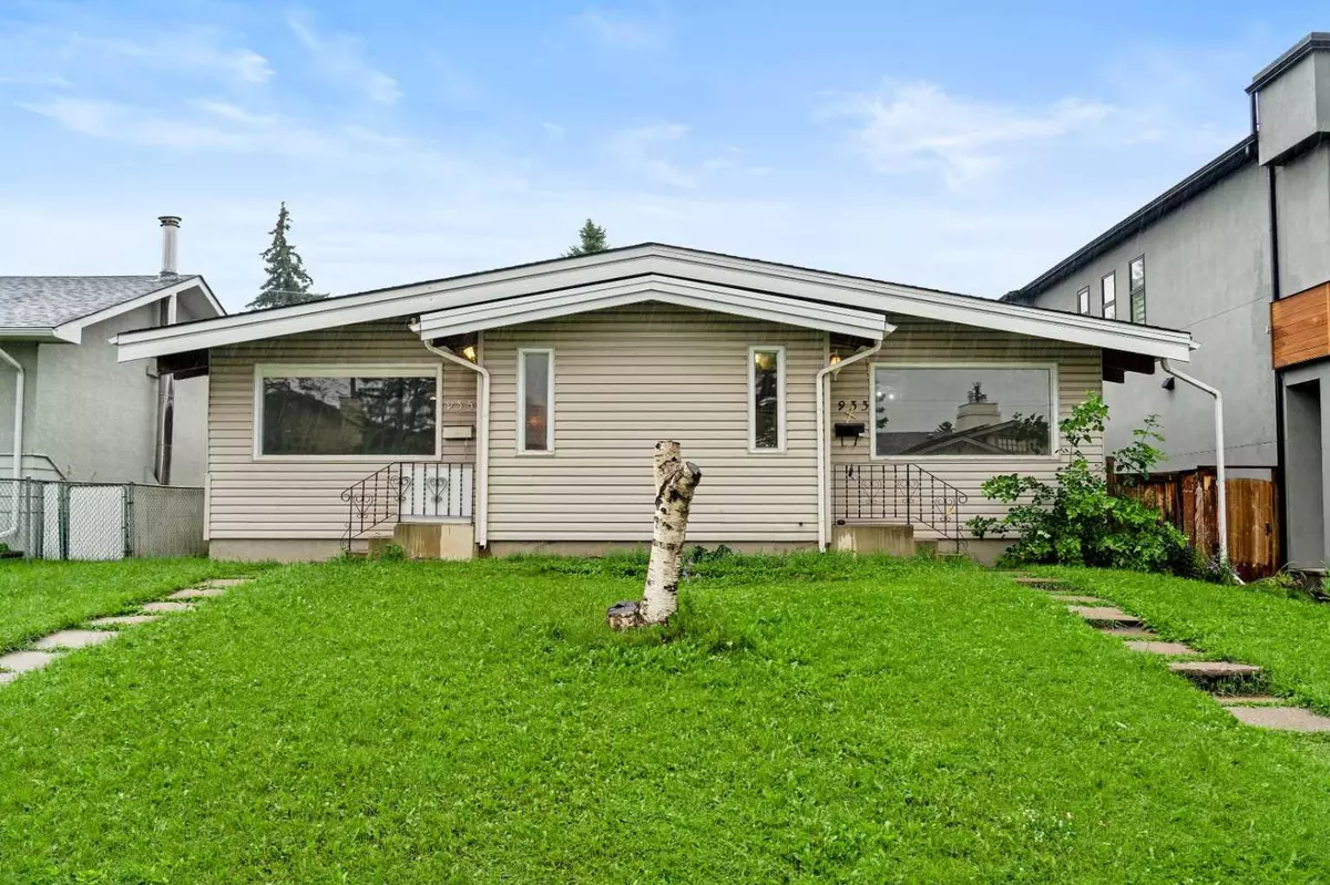 Calgary, AB T3C 1X3,933 & 935 41 ST SW