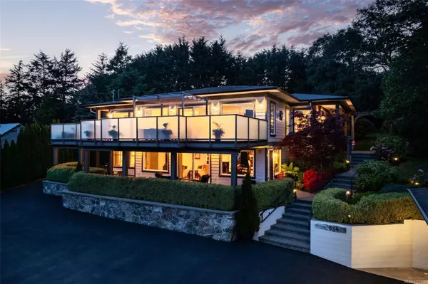 834 Royal Oak Ave, Saanich, BC V8X 3T2