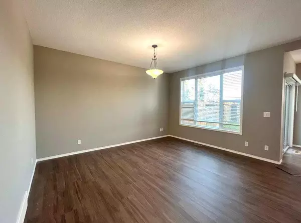 Calgary, AB T3M 0N8,196 Cranberry CIR SE