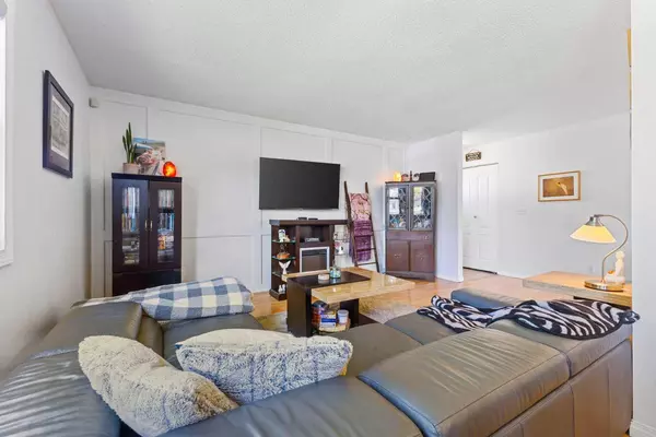 Calgary, AB T1Y 3V2,6824 Rundlehorn DR NE