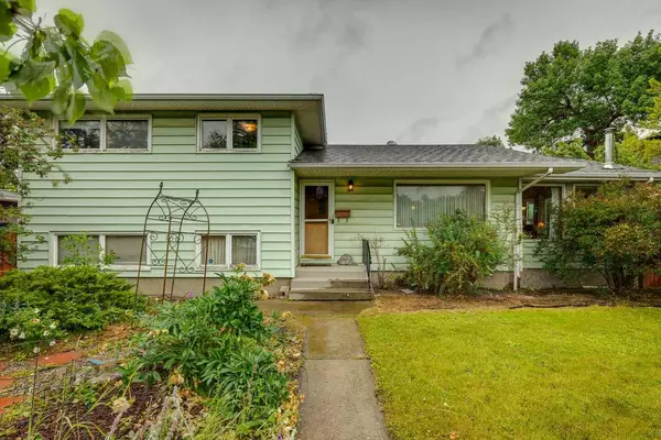 Calgary, AB T3C 2T9,27 Winchester CRES SW