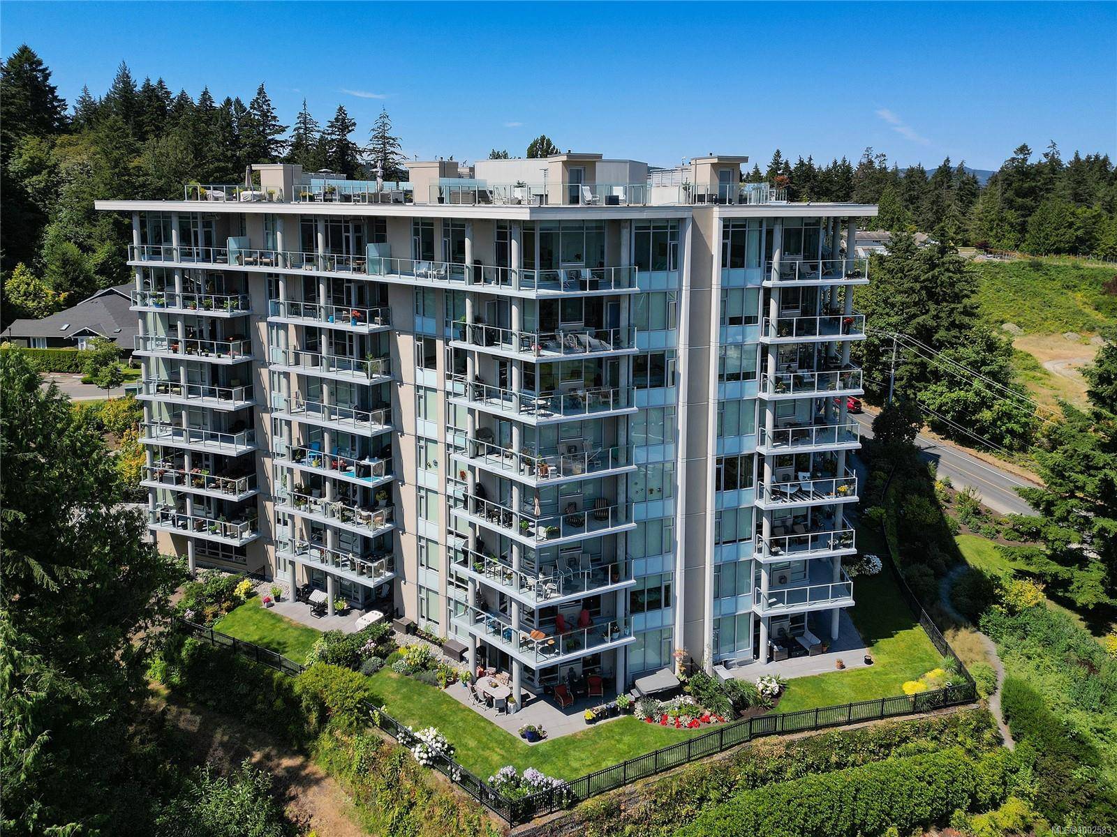 5388 Hill Rise Terr #403, Saanich, BC V8Y 3K3