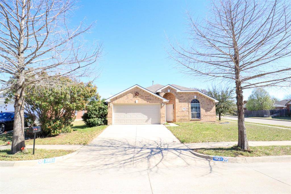 3921 Summerhill Lane, Fort Worth, TX 76244