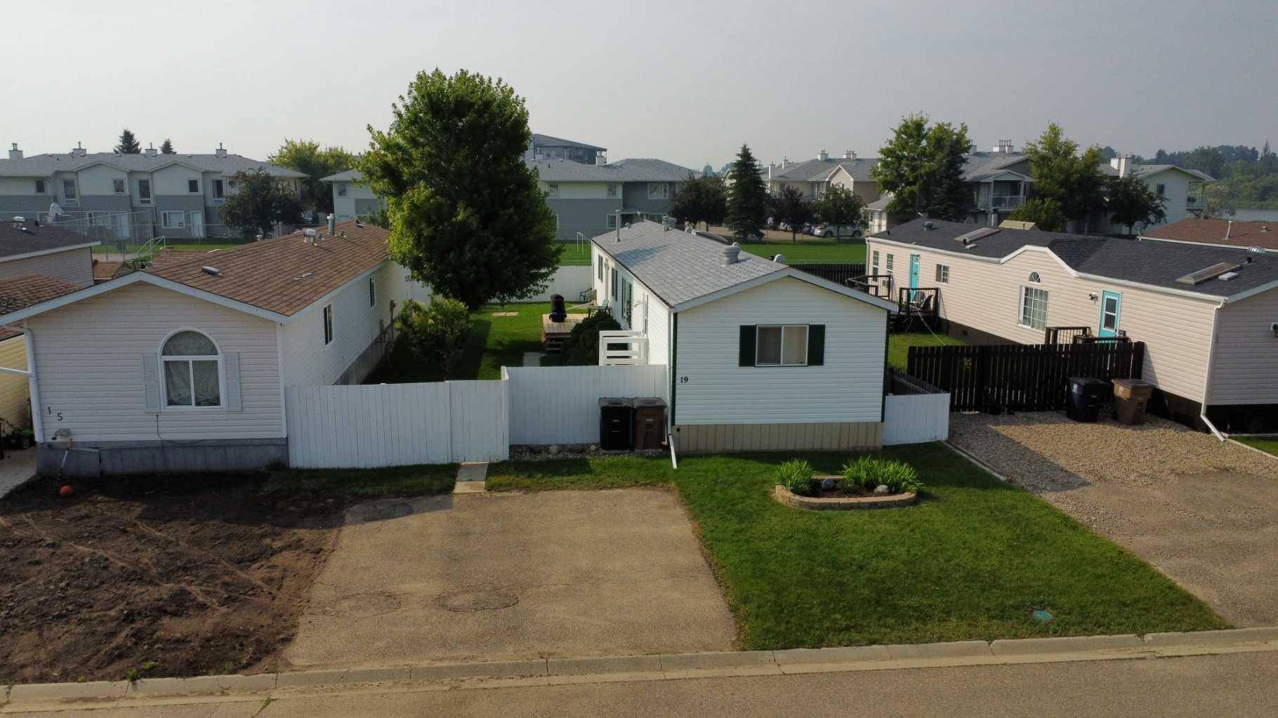 19 Meadow Lake Gate, Brooks, AB T1R 1E9