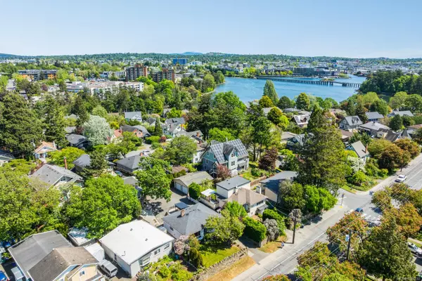 727 Craigflower Rd, Victoria, BC V9A 2W6