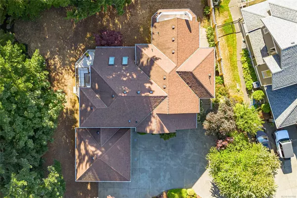 Saanich, BC V8Y 1X5,5071 CLUTESI St