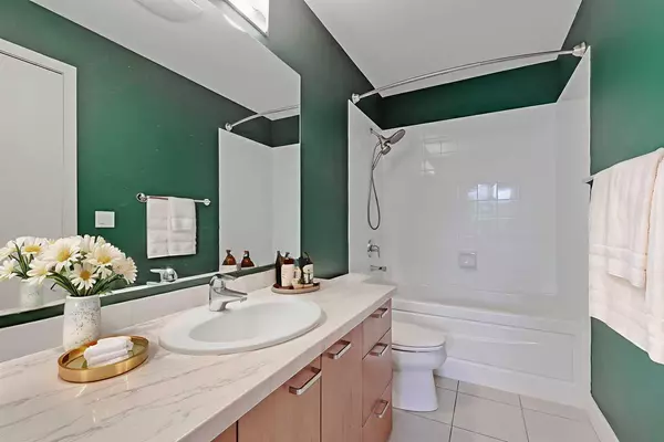 Calgary, AB T2S 3E7,315 24 AVE SW #306