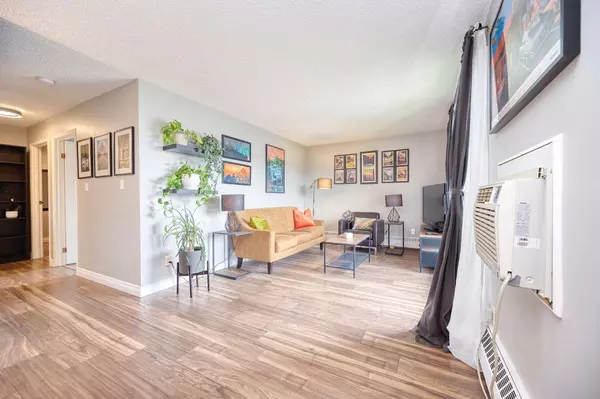 Calgary, AB T3B 5E6,8604 48 AVE NW #315