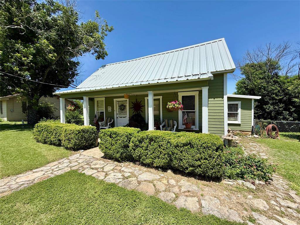 713 N Mesquite Street, Hico, TX 76457