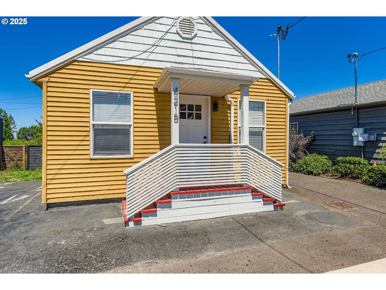 4215 NE HIGHLAND CT, Portland, OR 97218