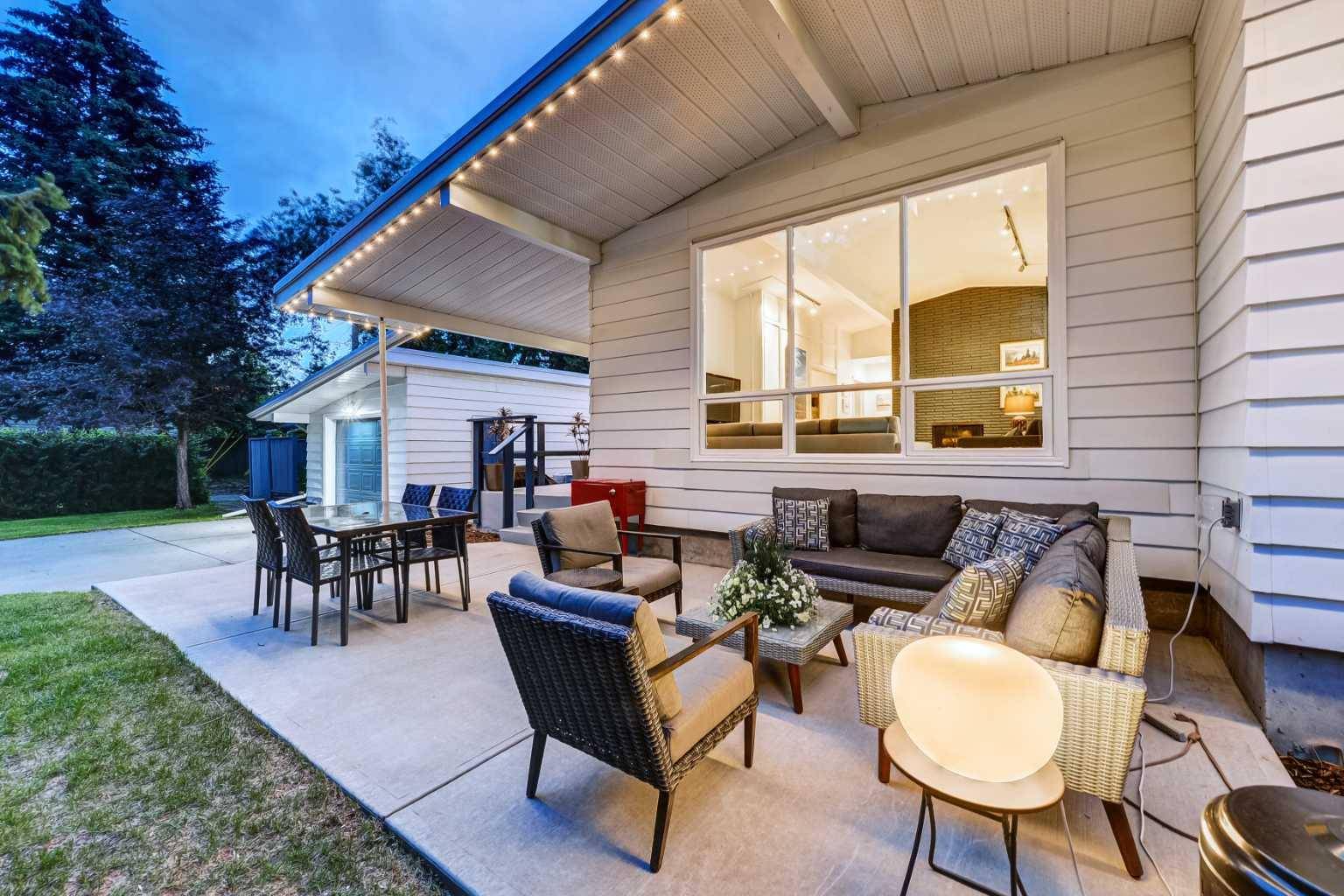 Calgary, AB T2V 2P2,52 Cherovan DR SW
