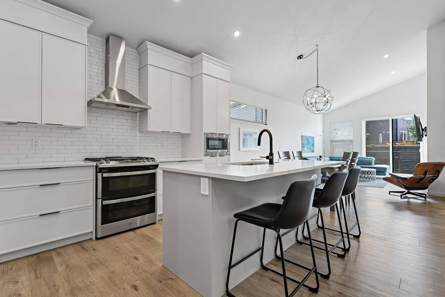 27 Seton Parade Southeast, Calgary, AB T3M 3B6